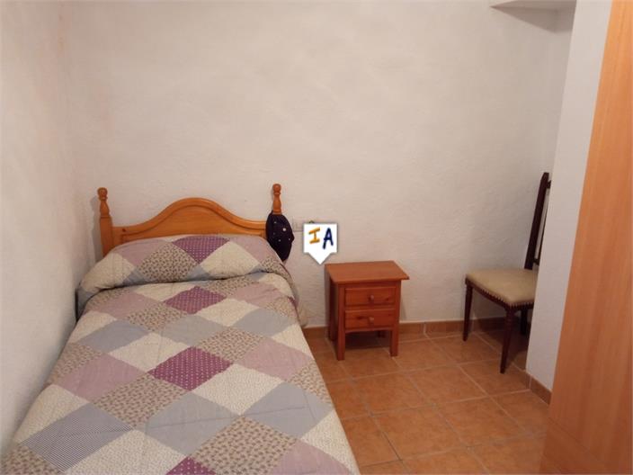 Image No.6-4 Bed House for sale