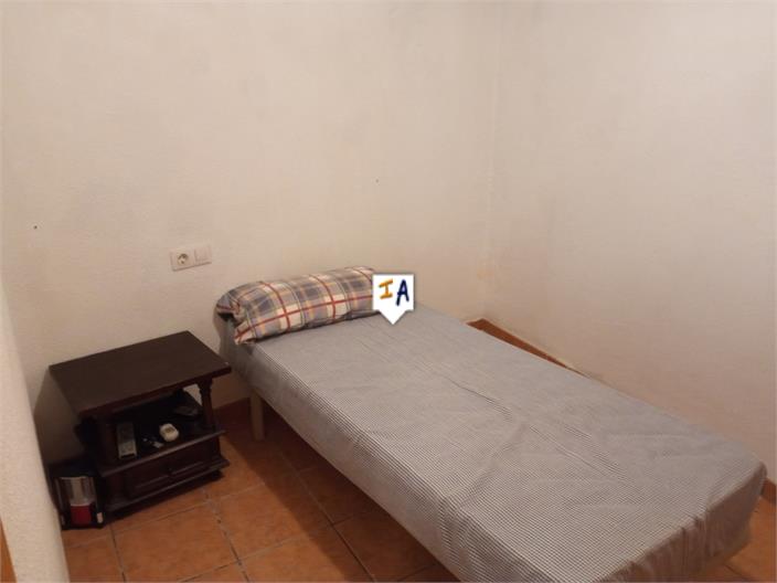 Image No.8-4 Bed House for sale