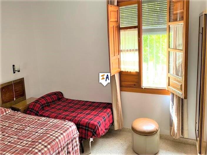 Image No.16-5 Bed House for sale