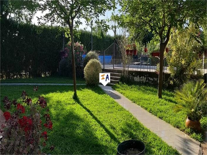 Image No.8-5 Bed House for sale