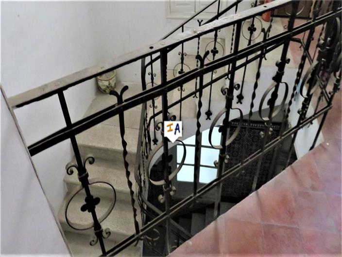 Image No.12-6 Bed House for sale