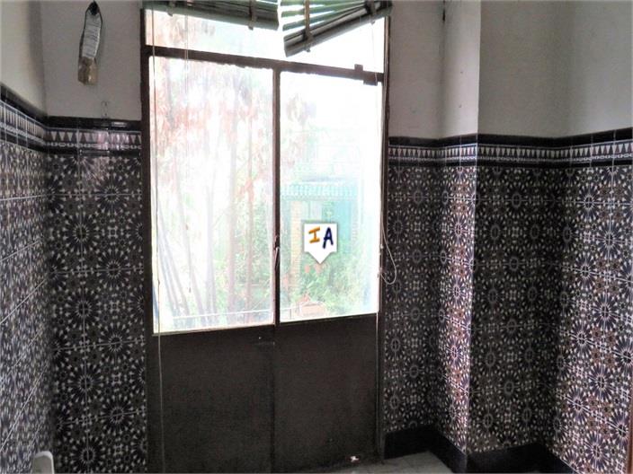 Image No.8-6 Bed House for sale