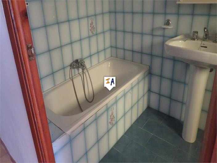 Image No.17-5 Bed House for sale