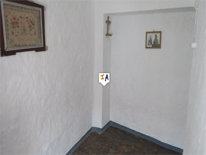 Image No.6-5 Bed House for sale