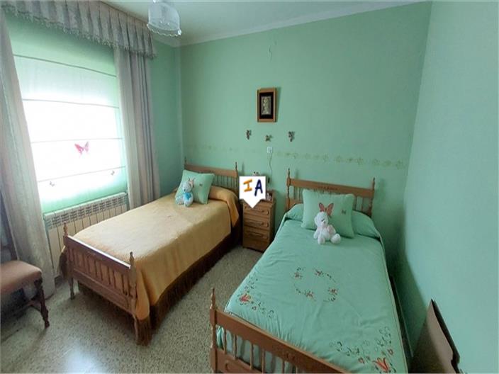 Image No.10-3 Bed House for sale