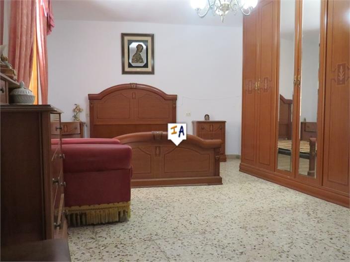 Image No.6-3 Bed House for sale