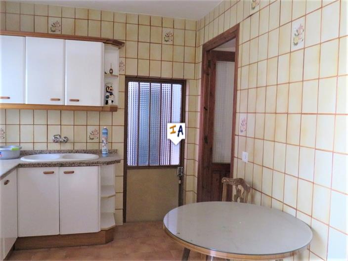 Image No.6-6 Bed House for sale