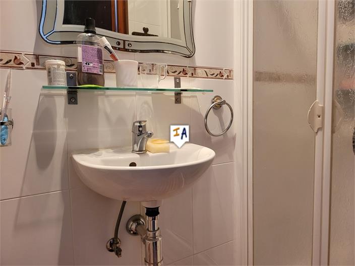 Image No.15-3 Bed House for sale