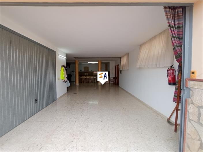 Image No.14-8 Bed Villa for sale