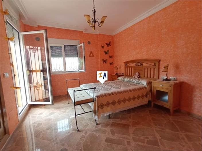 Image No.10-8 Bed Villa for sale