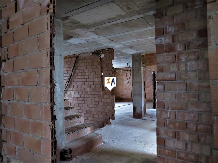 Image No.8-4 Bed House for sale