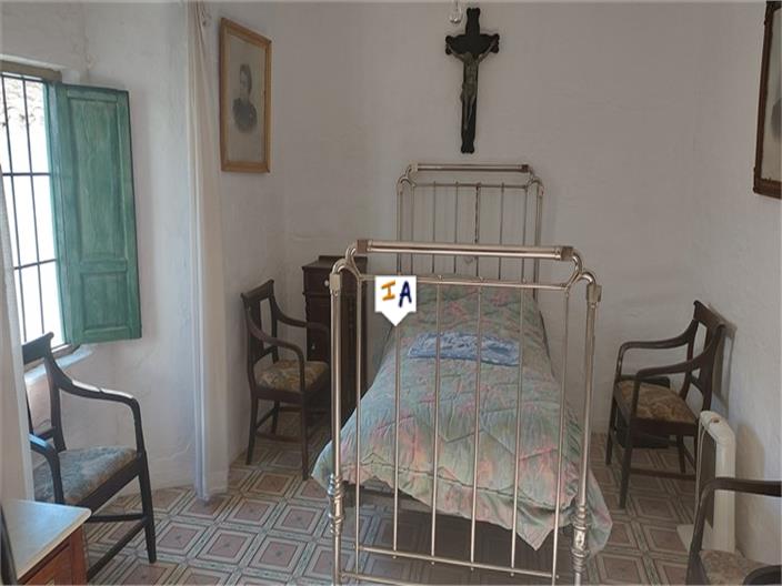 Image No.16-8 Bed House for sale