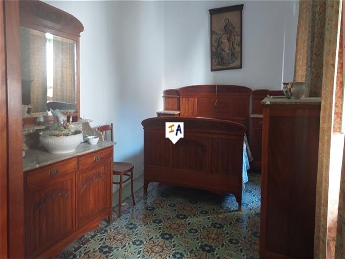 Image No.17-8 Bed House for sale