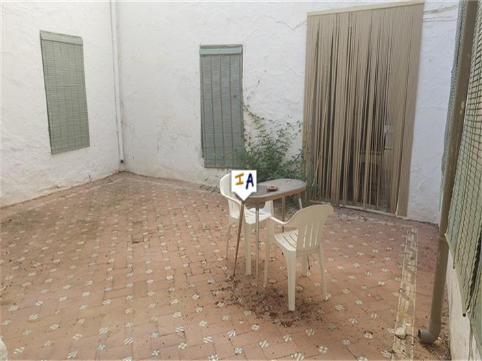 Image No.5-8 Bed House for sale