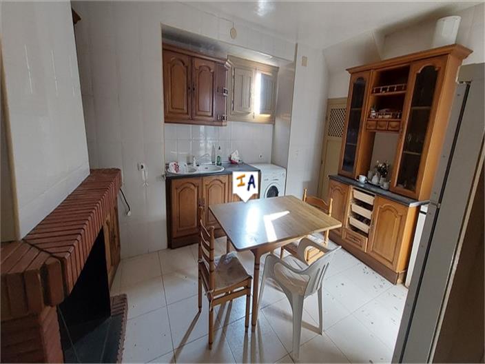 Image No.6-8 Bed House for sale