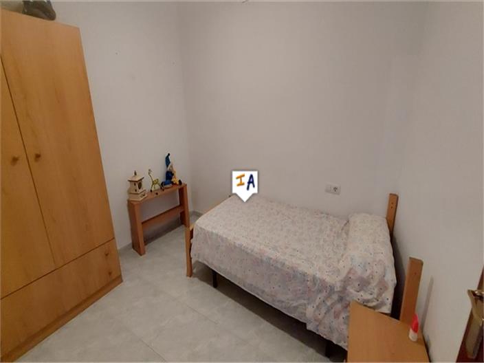 Image No.16-6 Bed House for sale