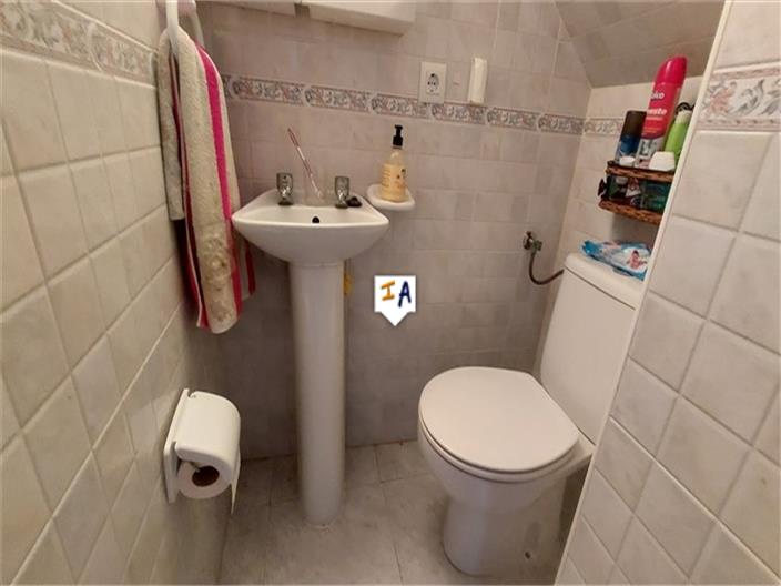 Image No.17-6 Bed House for sale