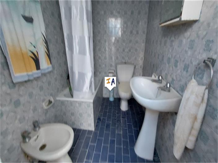 Image No.9-6 Bed House for sale