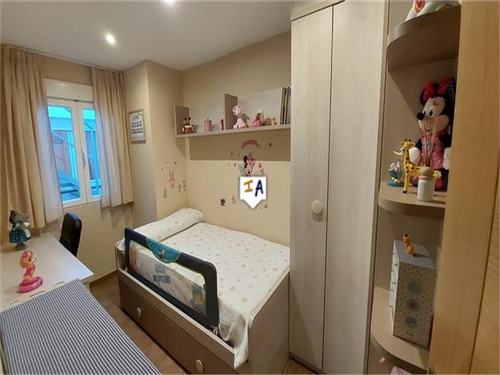 Image No.11-6 Bed House for sale