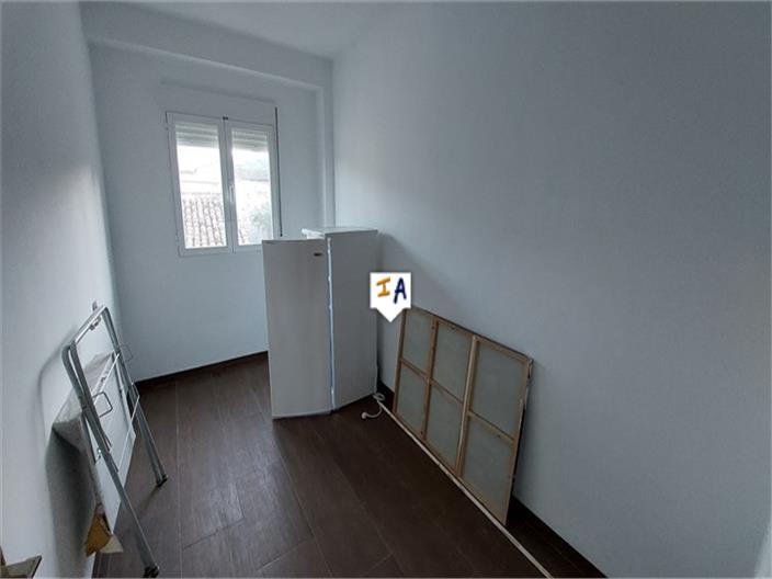 Image No.17-6 Bed House for sale