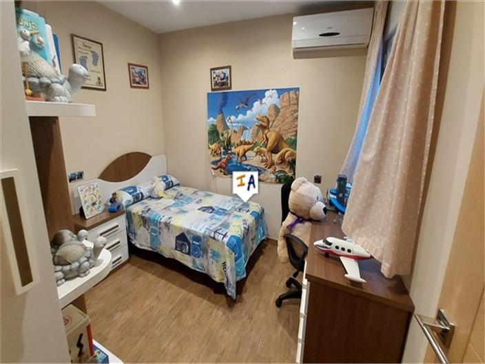 Image No.9-6 Bed House for sale