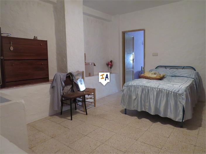Image No.7-4 Bed House for sale