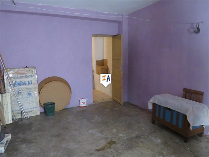 Image No.8-4 Bed House for sale