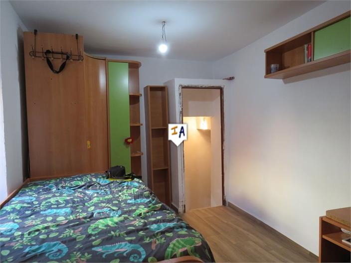 Image No.8-3 Bed House for sale