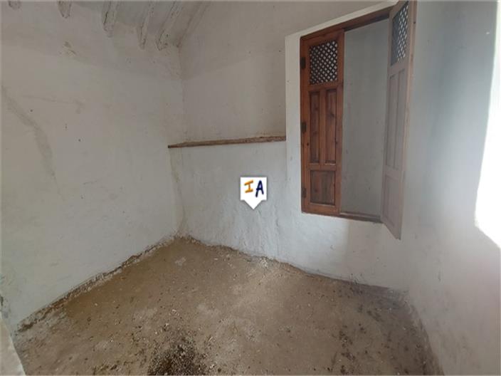 Image No.13-4 Bed House for sale