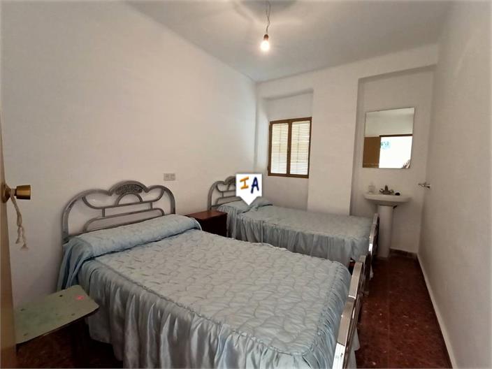 Image No.6-8 Bed Commercial for sale