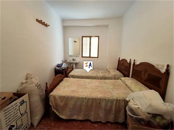 Image No.8-8 Bed Commercial for sale