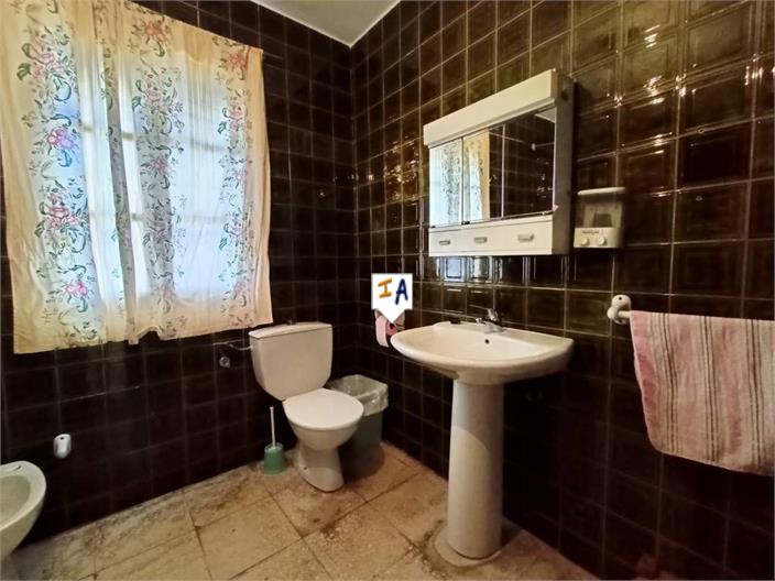 Image No.10-8 Bed Commercial for sale