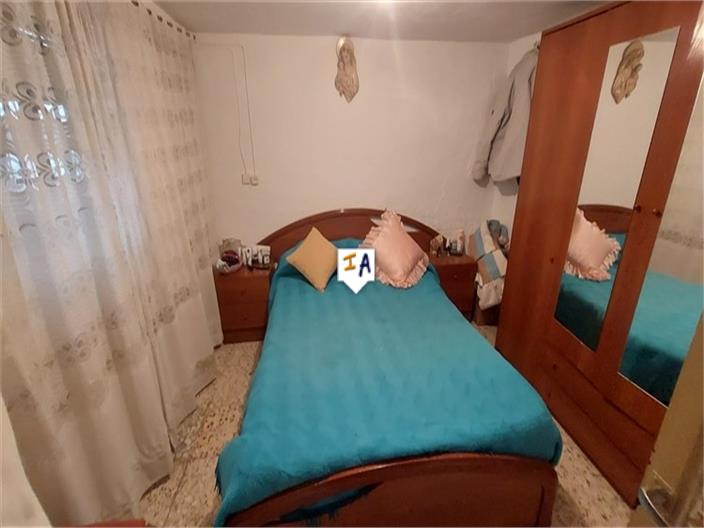 Image No.12-4 Bed House for sale