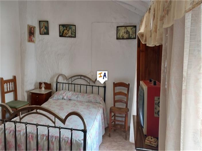 Image No.12-4 Bed House for sale