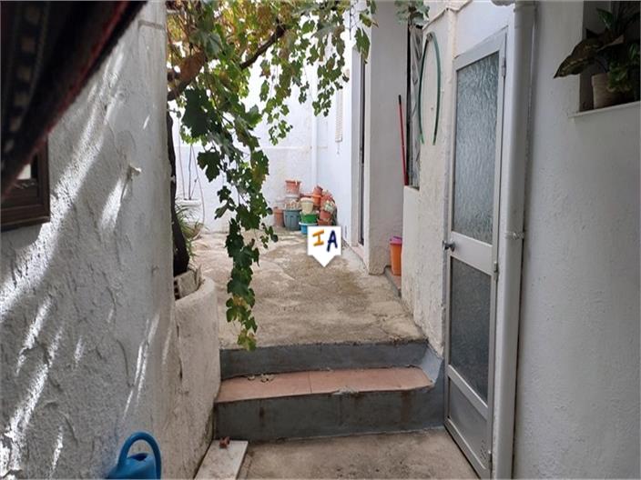 Image No.8-4 Bed House for sale