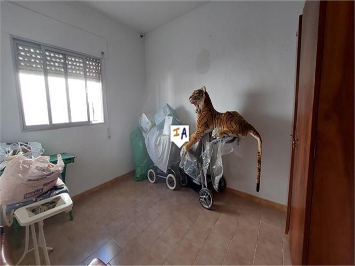 Image No.8-3 Bed House for sale