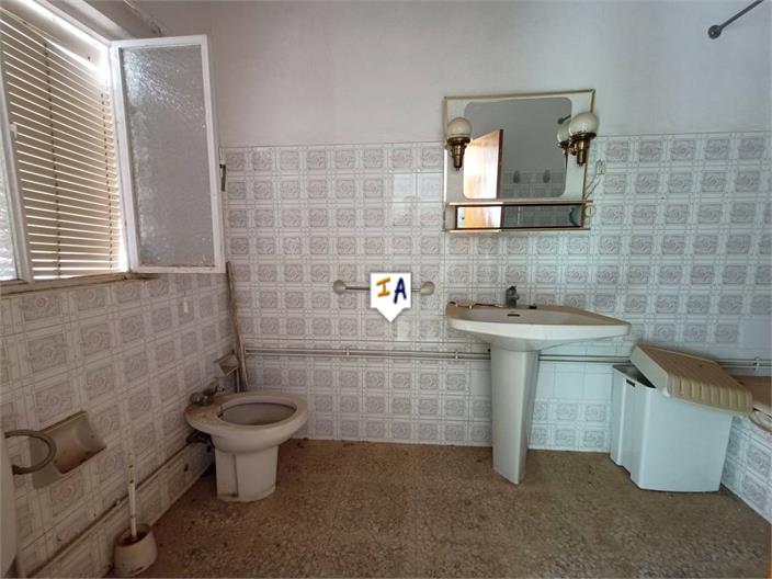 Image No.8-5 Bed House for sale