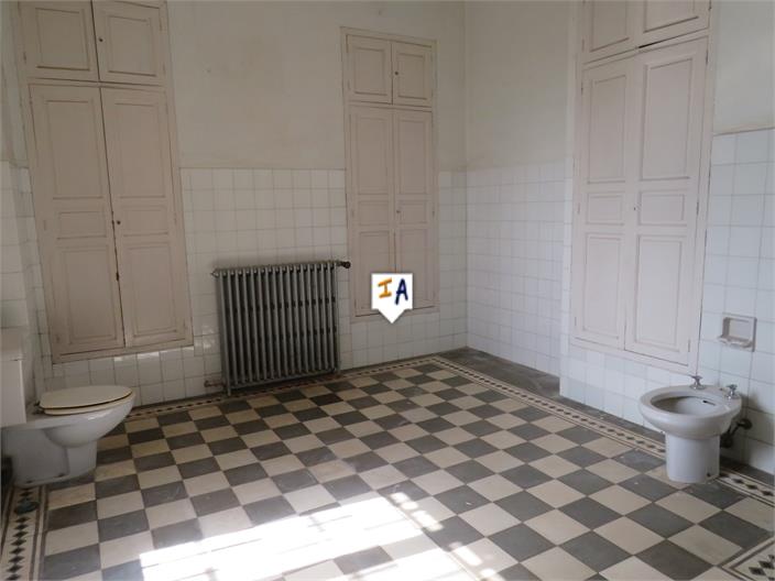 Image No.12-5 Bed House for sale