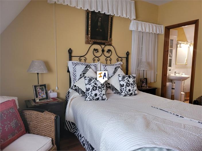 Image No.16-7 Bed Farmhouse for sale