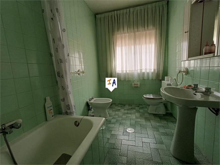 Image No.14-6 Bed House for sale