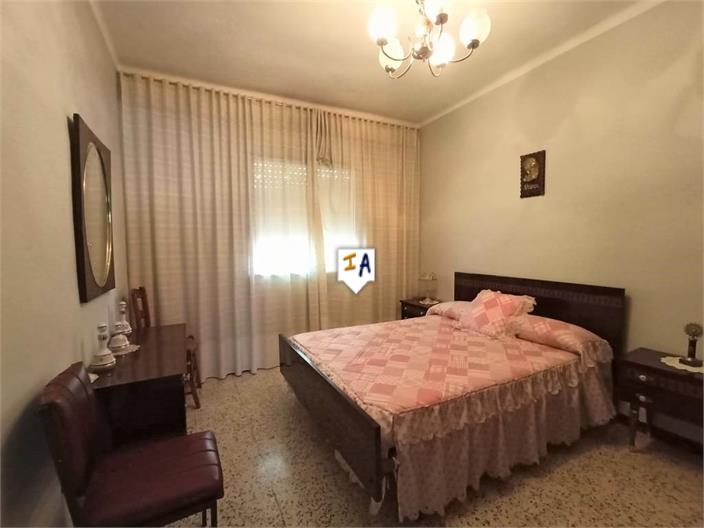 Image No.8-6 Bed House for sale