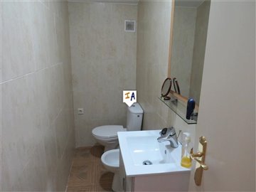 th557811