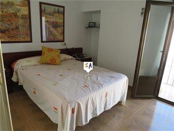 th557815