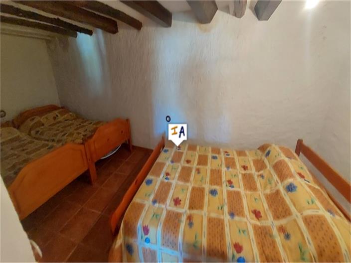 Image No.17-4 Bed House for sale