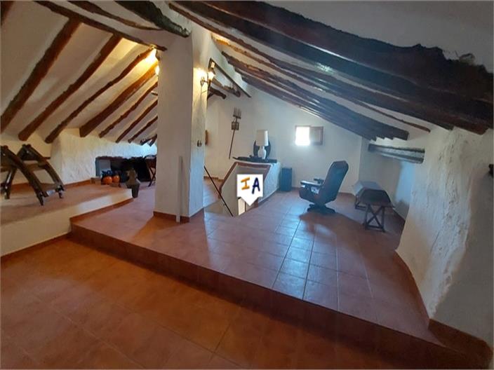 Image No.10-4 Bed House for sale