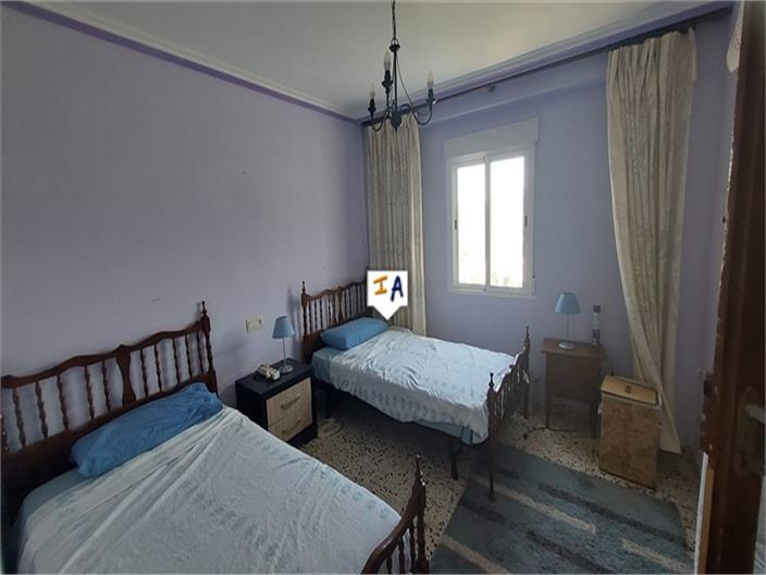 Image No.17-4 Bed House for sale