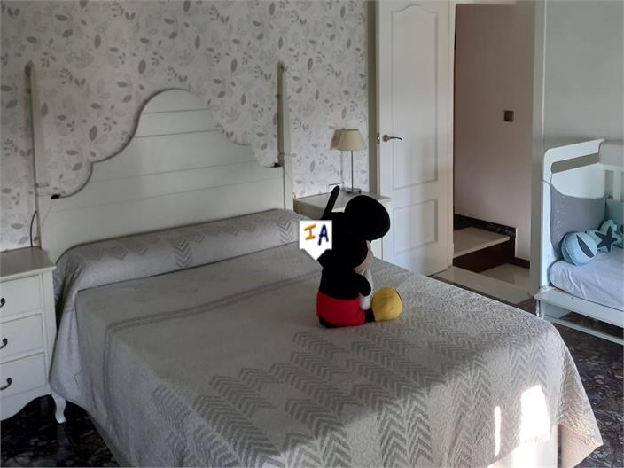 Image No.10-3 Bed House for sale