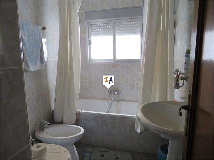 Image No.4-2 Bed House for sale