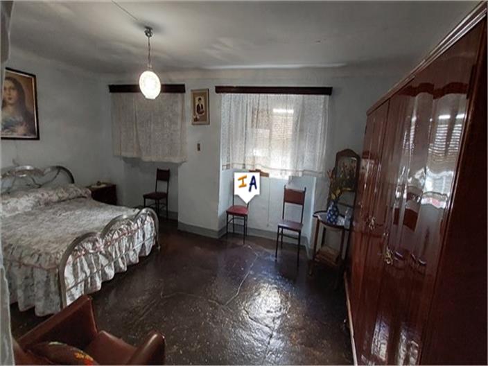 Image No.17-5 Bed House for sale