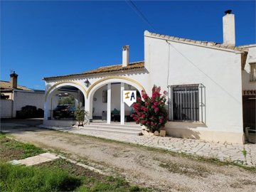 1 - Lora De Estepa, Villa